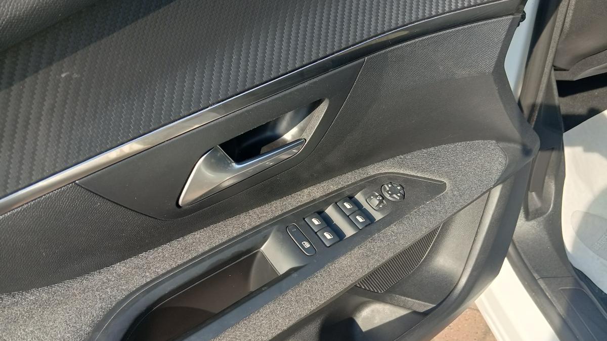 Peugeot 3008 1.5 HDI 130CV EAT8 Business
